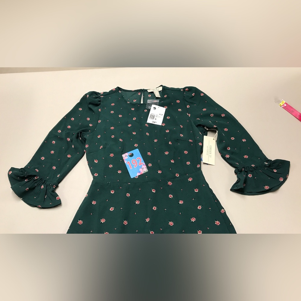 Forever 21 Green Ruffles Hem - Picture 5 of 12